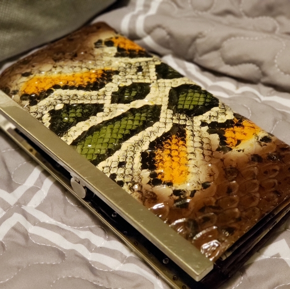 Clutch - Picture 4 of 4